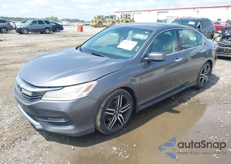 2016 Honda Accord Touring z USA, uszkodzony, nr VIN 1HGCR3F93GA027676